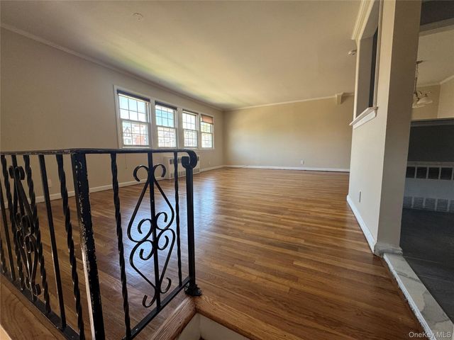 375 Cochran Place 2, Valley Stream, NY 11581