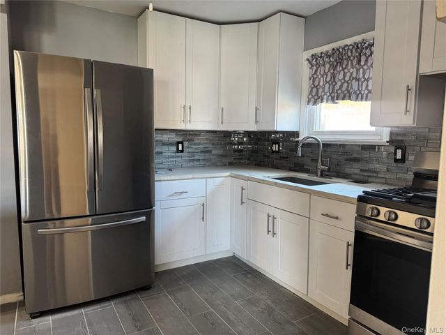 375 Cochran Place 2, Valley Stream, NY 11581