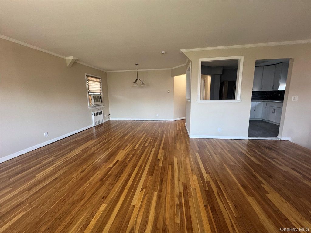 375 Cochran Place 2, Valley Stream, NY 11581