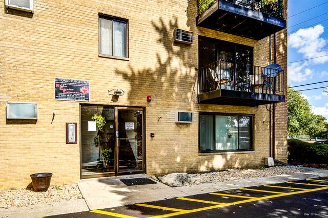 9814 Sayre Avenue 204, Chicago Ridge, IL 60415