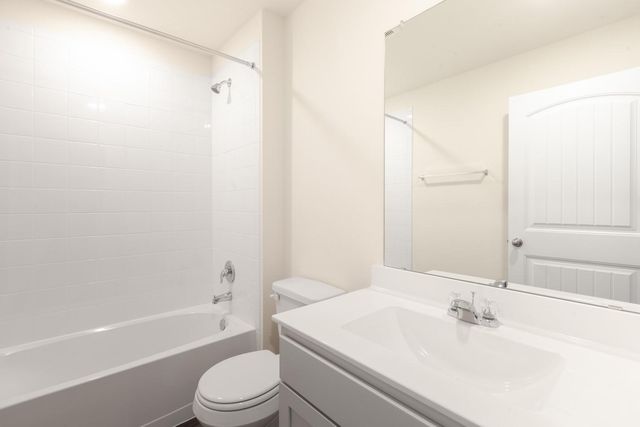 128 Granary DR, Uhland, TX 78640