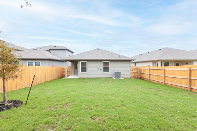 128 Granary DR, Uhland, TX 78640