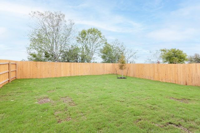 128 Granary DR, Uhland, TX 78640