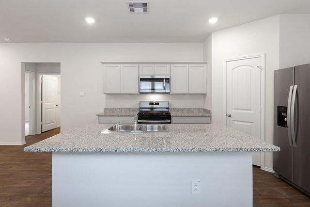 128 Granary DR, Uhland, TX 78640