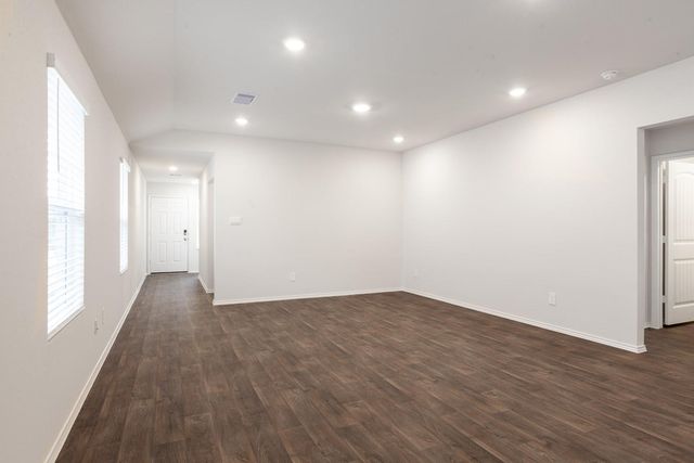 128 Granary DR, Uhland, TX 78640