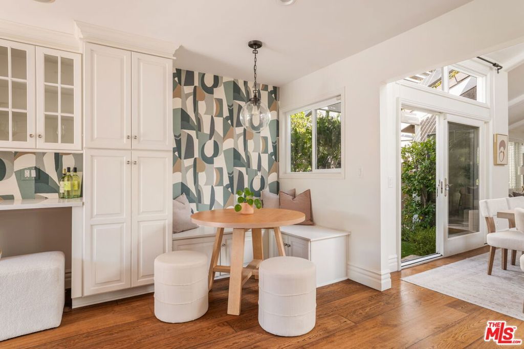 Image 10 of property listing at 1322 Avenida De Cortez, Los Angeles, CA 90272