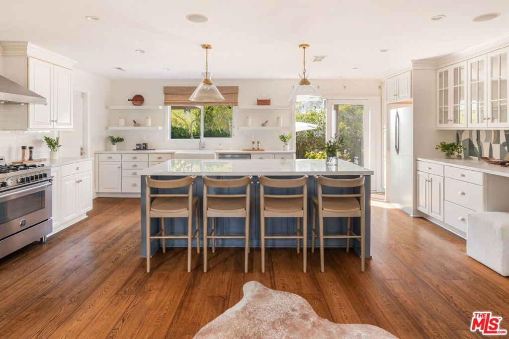 Image 11 of property listing at 1322 Avenida De Cortez, Los Angeles, CA 90272