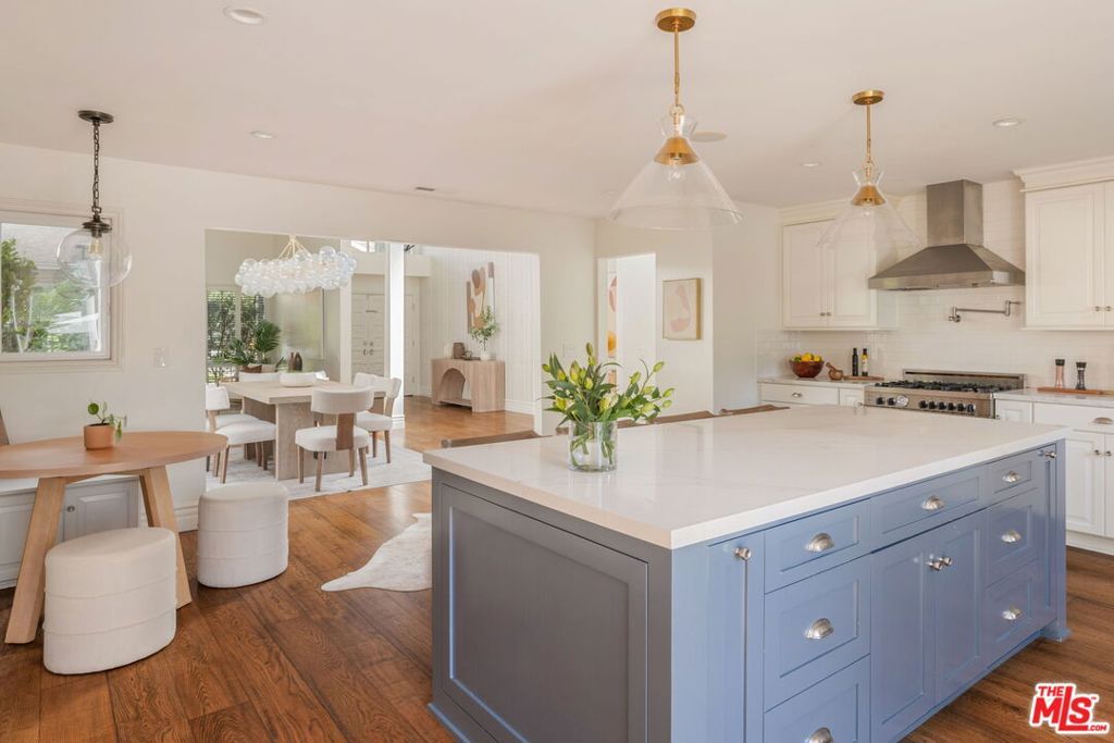 Image 13 of property listing at 1322 Avenida De Cortez, Los Angeles, CA 90272