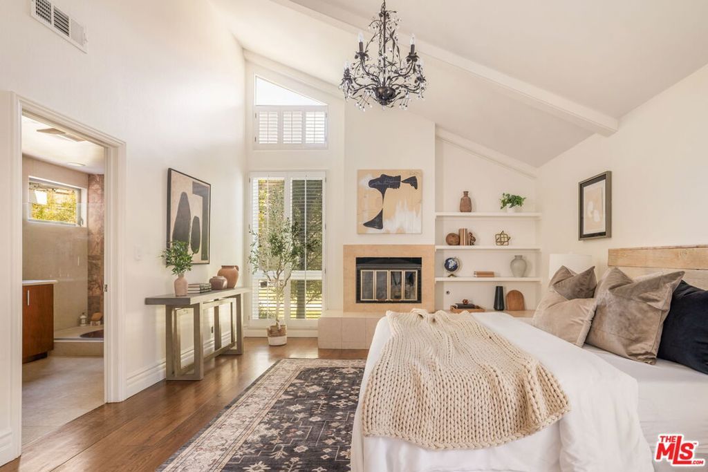 Image 18 of property listing at 1322 Avenida De Cortez, Los Angeles, CA 90272