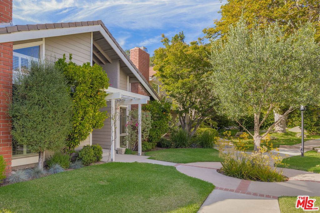 Image 2 of property listing at 1322 Avenida De Cortez, Los Angeles, CA 90272
