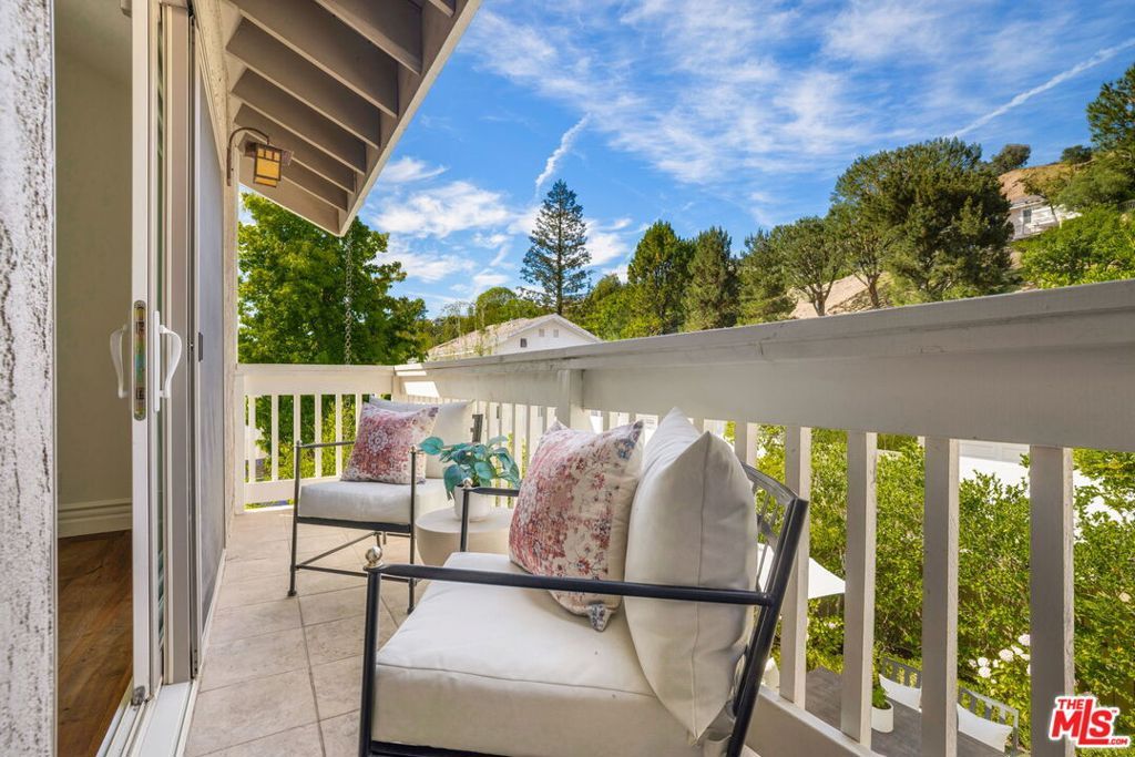 Image 24 of property listing at 1322 Avenida De Cortez, Los Angeles, CA 90272
