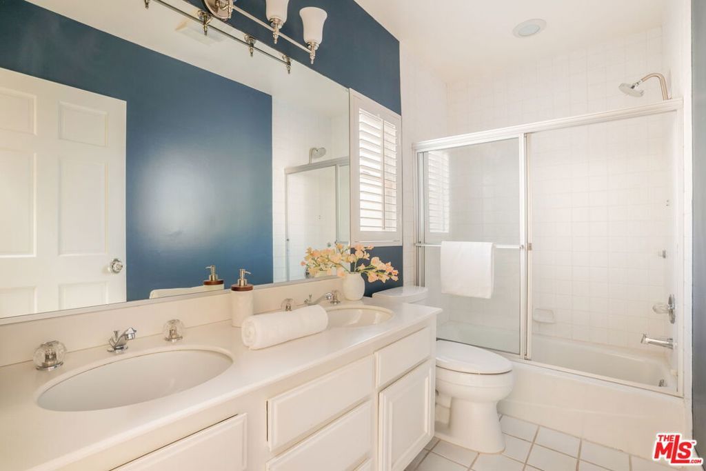 Image 26 of property listing at 1322 Avenida De Cortez, Los Angeles, CA 90272