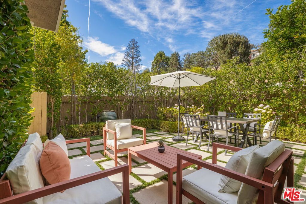 Image 28 of property listing at 1322 Avenida De Cortez, Los Angeles, CA 90272