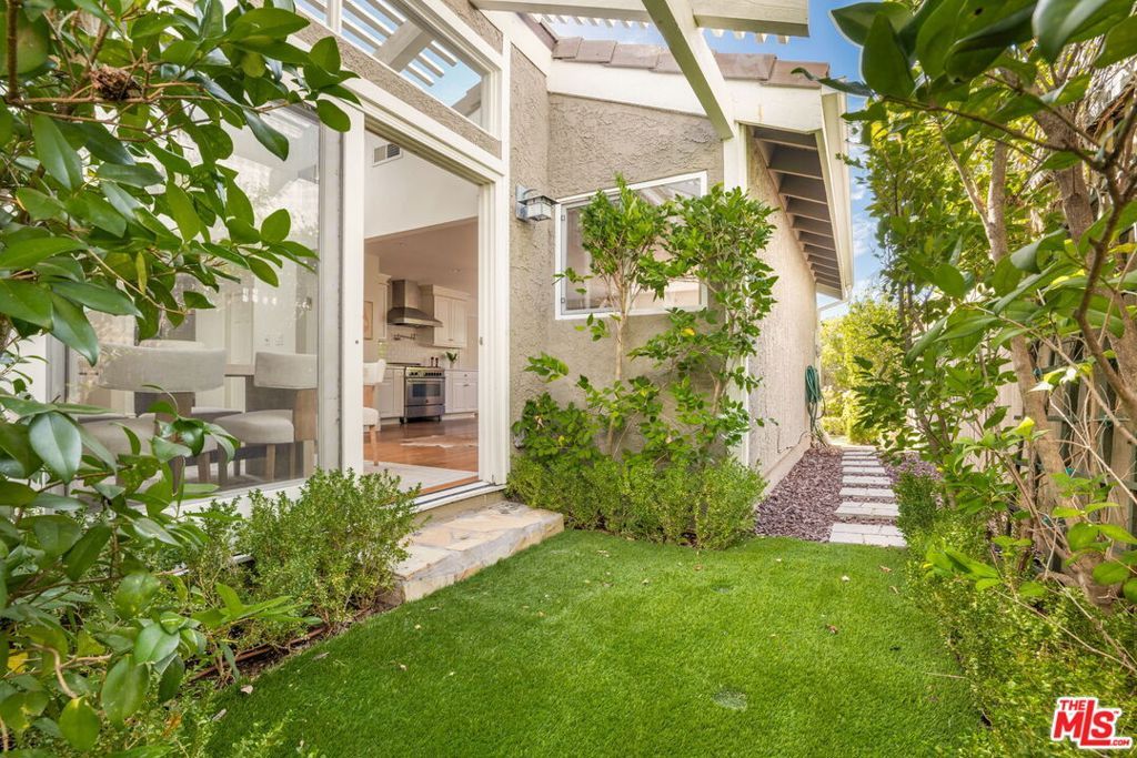 Image 29 of property listing at 1322 Avenida De Cortez, Los Angeles, CA 90272