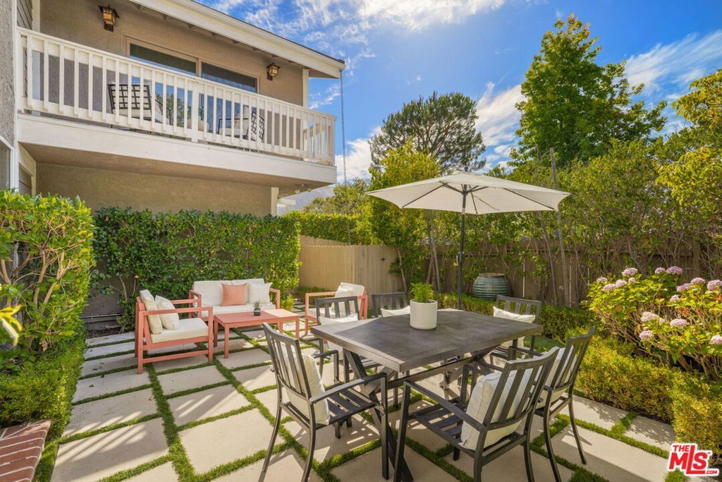Image 30 of property listing at 1322 Avenida De Cortez, Los Angeles, CA 90272