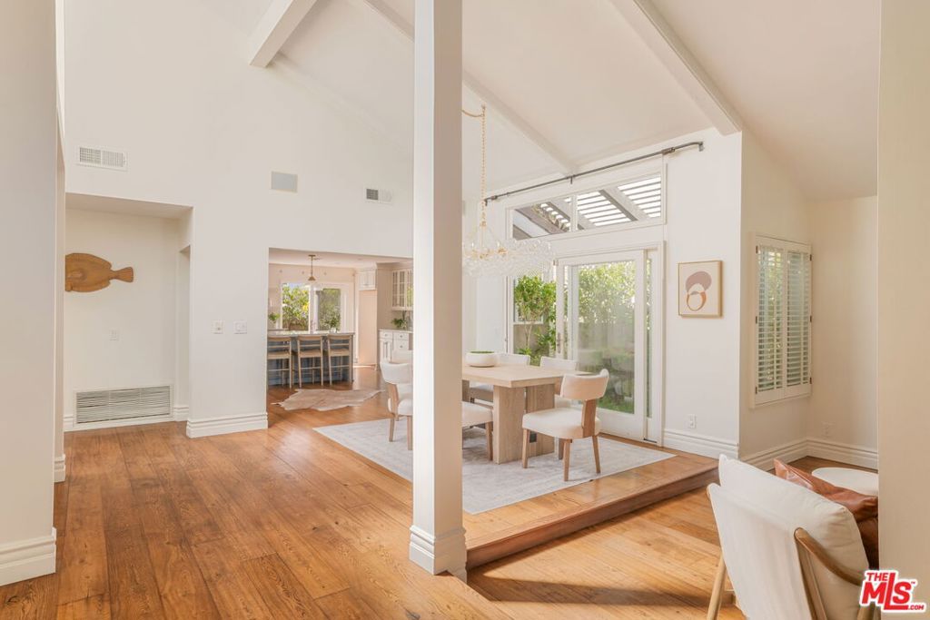 Image 4 of property listing at 1322 Avenida De Cortez, Los Angeles, CA 90272