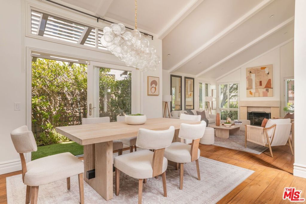 Image 7 of property listing at 1322 Avenida De Cortez, Los Angeles, CA 90272