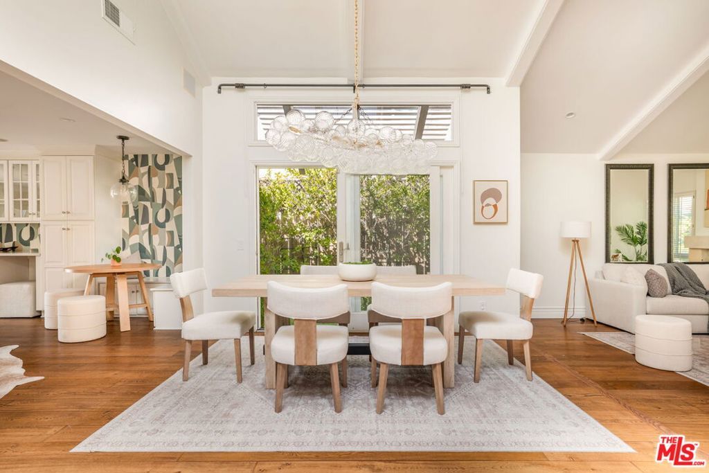 Image 8 of property listing at 1322 Avenida De Cortez, Los Angeles, CA 90272