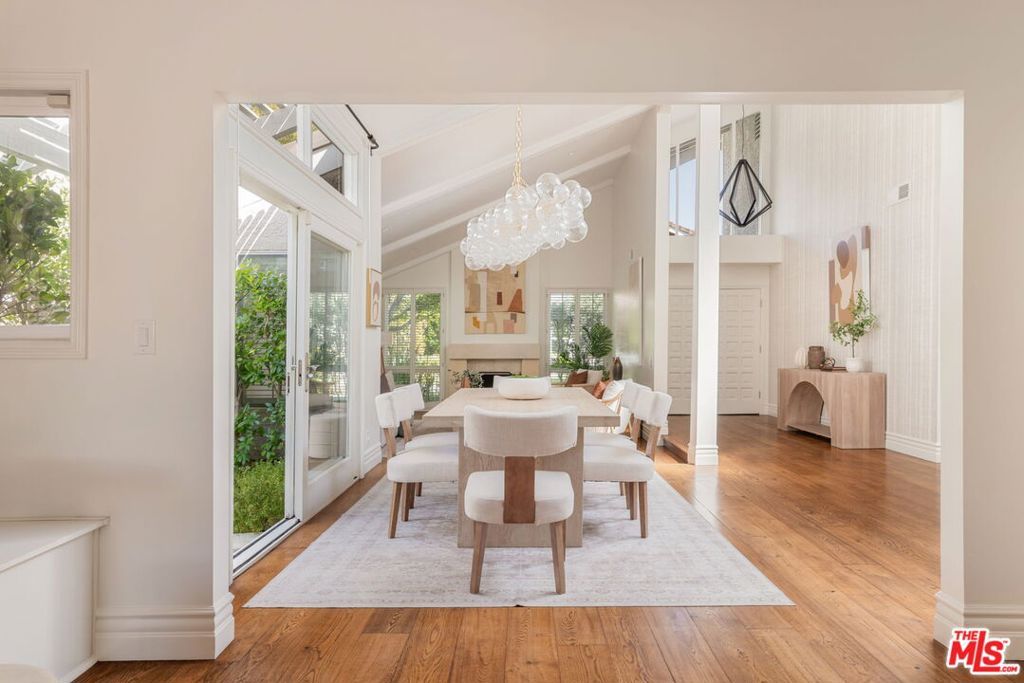 Image 9 of property listing at 1322 Avenida De Cortez, Los Angeles, CA 90272