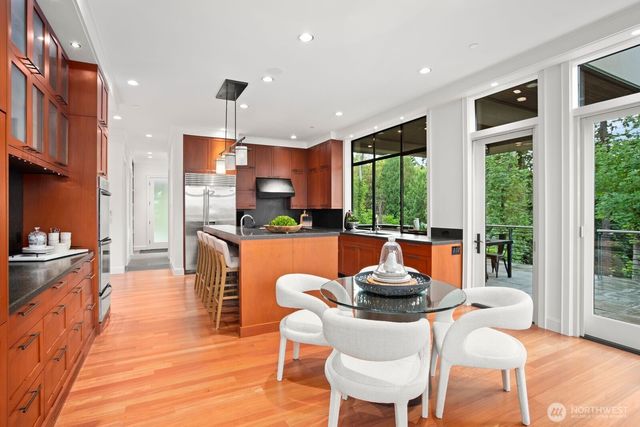 9632 Lake Washington Boulevard NE, Bellevue, WA 98004