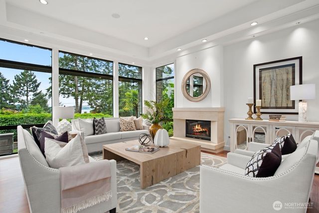 9632 Lake Washington Boulevard NE, Bellevue, WA 98004