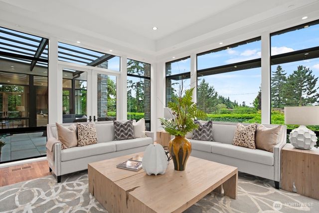 9632 Lake Washington Boulevard NE, Bellevue, WA 98004