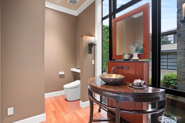 9632 Lake Washington Boulevard NE, Bellevue, WA 98004