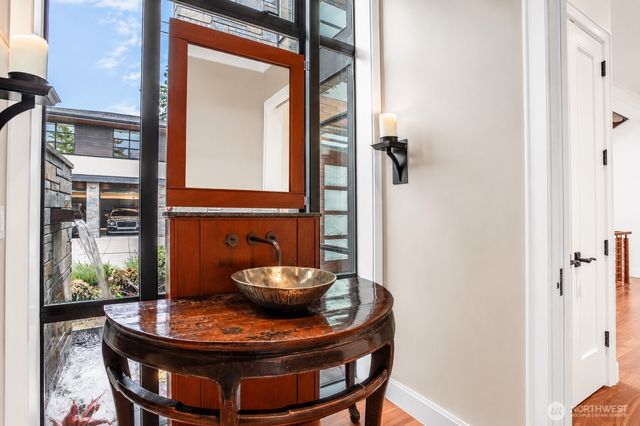 9632 Lake Washington Boulevard NE, Bellevue, WA 98004