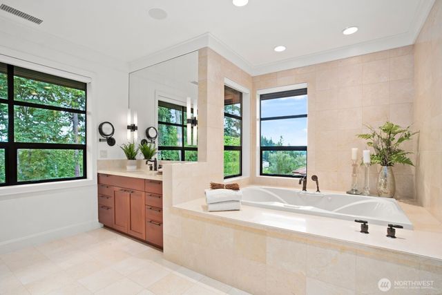 9632 Lake Washington Boulevard NE, Bellevue, WA 98004