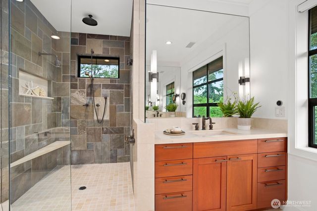 9632 Lake Washington Boulevard NE, Bellevue, WA 98004
