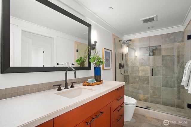 9632 Lake Washington Boulevard NE, Bellevue, WA 98004