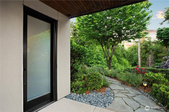 9632 Lake Washington Boulevard NE, Bellevue, WA 98004