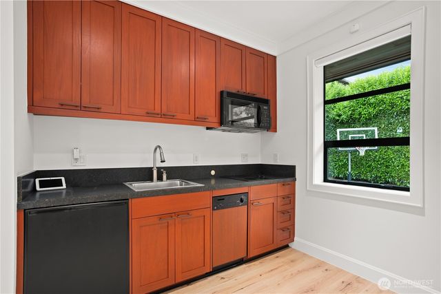 9632 Lake Washington Boulevard NE, Bellevue, WA 98004