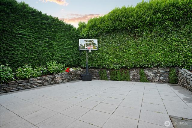 9632 Lake Washington Boulevard NE, Bellevue, WA 98004