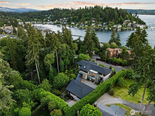 9632 Lake Washington Boulevard NE, Bellevue, WA 98004
