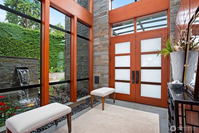 9632 Lake Washington Boulevard NE, Bellevue, WA 98004