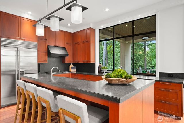9632 Lake Washington Boulevard NE, Bellevue, WA 98004