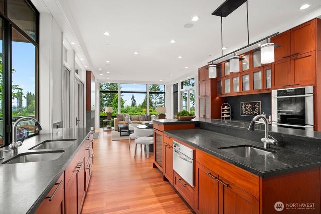 9632 Lake Washington Boulevard NE, Bellevue, WA 98004