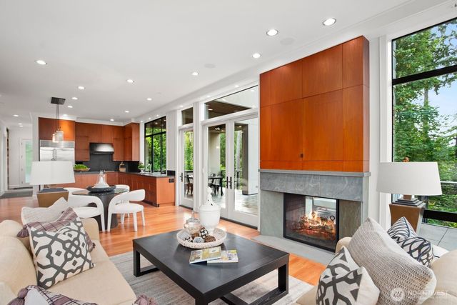 9632 Lake Washington Boulevard NE, Bellevue, WA 98004