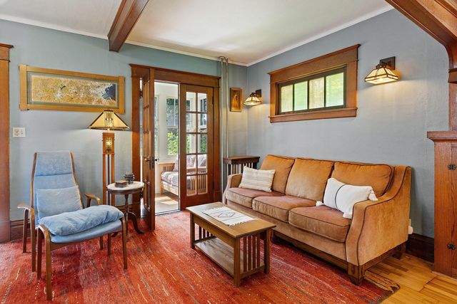 1555 Almond Avenue, Saint Paul, MN 55108