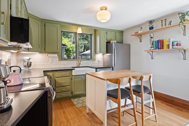 1555 Almond Avenue, Saint Paul, MN 55108