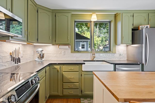 1555 Almond Avenue, Saint Paul, MN 55108