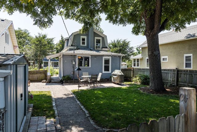 1555 Almond Avenue, Saint Paul, MN 55108