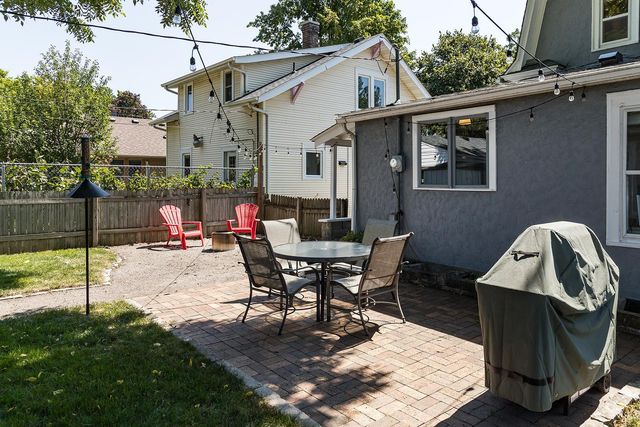 1555 Almond Avenue, Saint Paul, MN 55108