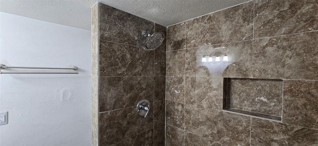 8951 N New River Canal Road 1B, Plantation, FL 33324