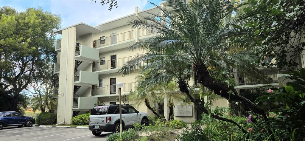 8951 N New River Canal Road 1B, Plantation, FL 33324