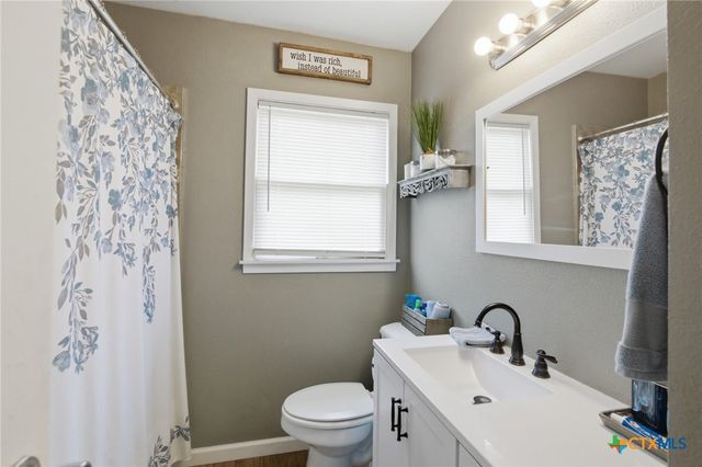 2011 E Crestwood Drive, Victoria, TX 77901