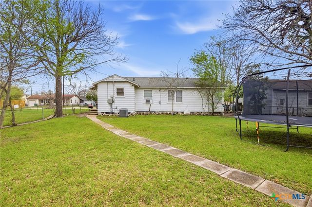 2011 E Crestwood Drive, Victoria, TX 77901