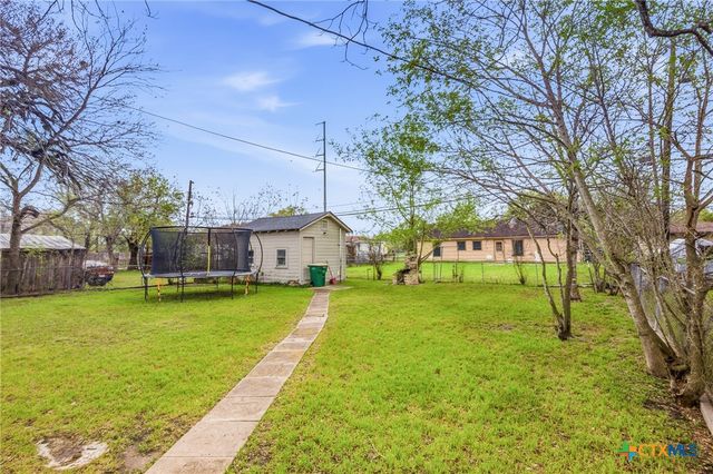 2011 E Crestwood Drive, Victoria, TX 77901