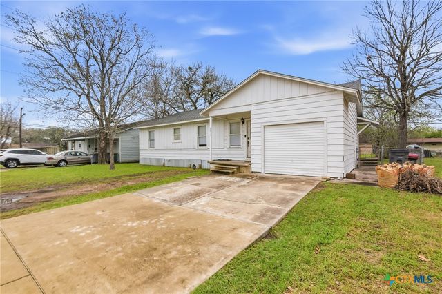 2011 E Crestwood Drive, Victoria, TX 77901